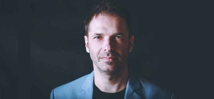 Dicsőítés Pintér Bélával